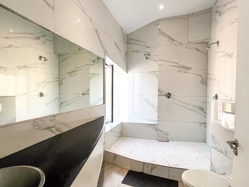 6 Bedroom Property for Sale in Hoog En Droog Western Cape